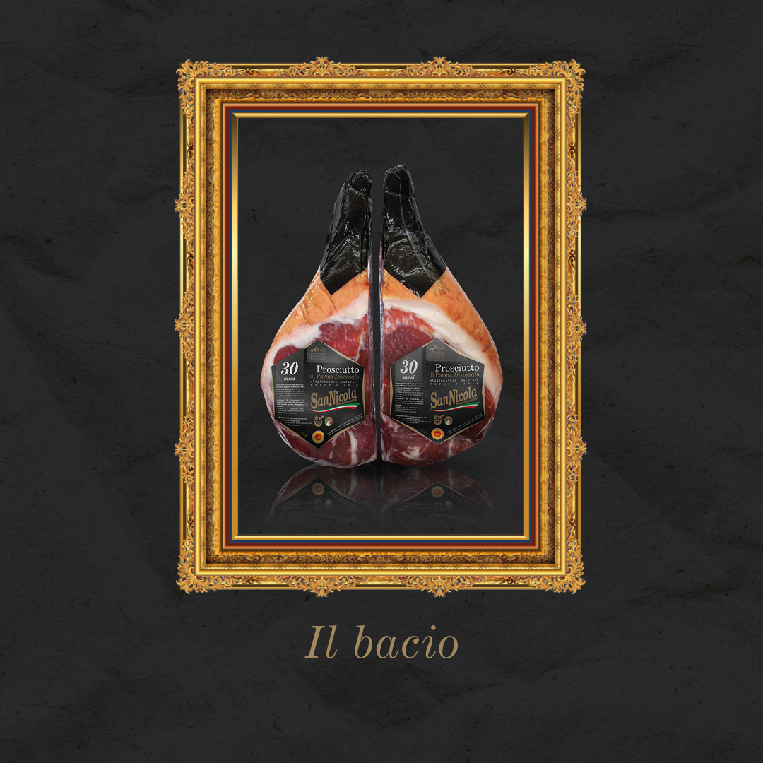 Il bacio. Prosciutto di Parma San Nicola 30 Mesi Disossato Pressato in 2 mezzi Sottovuoto. Le Eccellenze di PARMAeGUSTO.